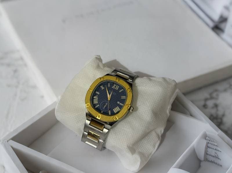 GUCCI WATCH( iston blue color)