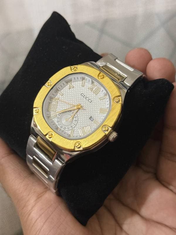 GUCCI WATCH( truton white diel color) thumbnail 2