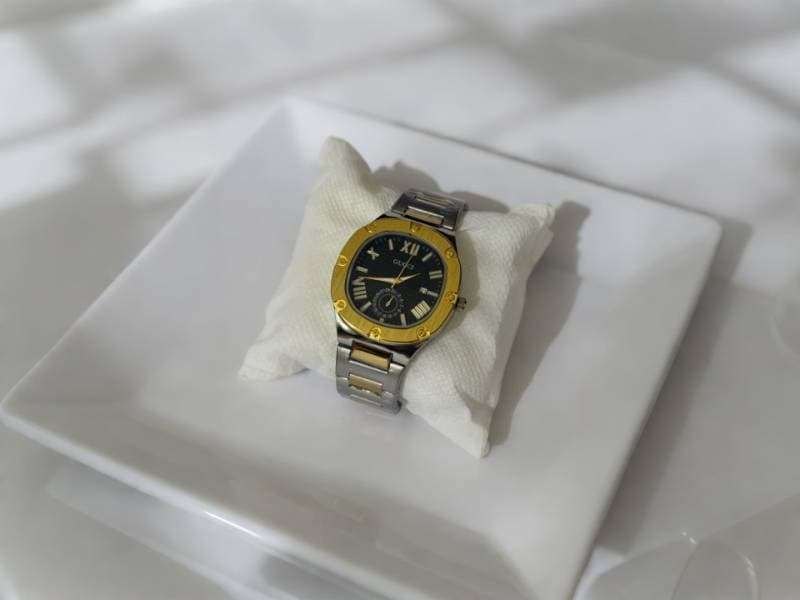 GUCCI WATCH( iston blue color) thumbnail 2