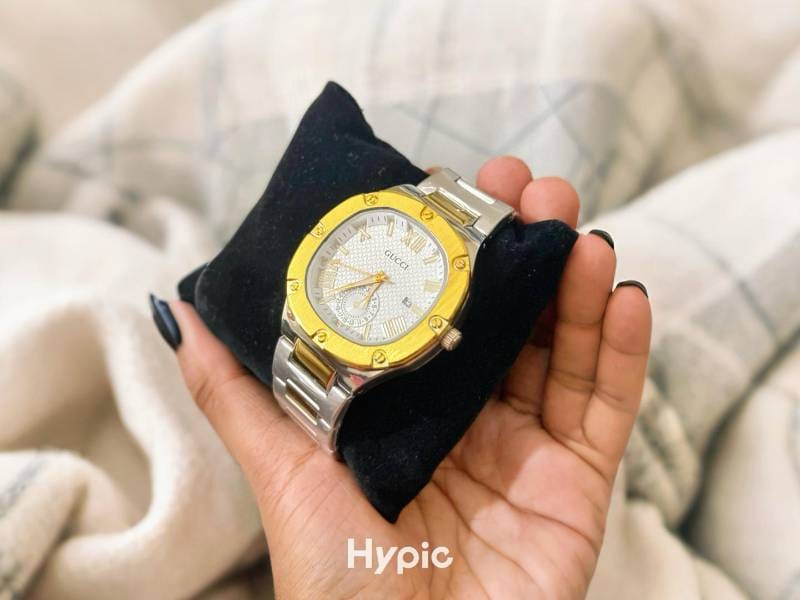 GUCCI WATCH( truton white diel color)